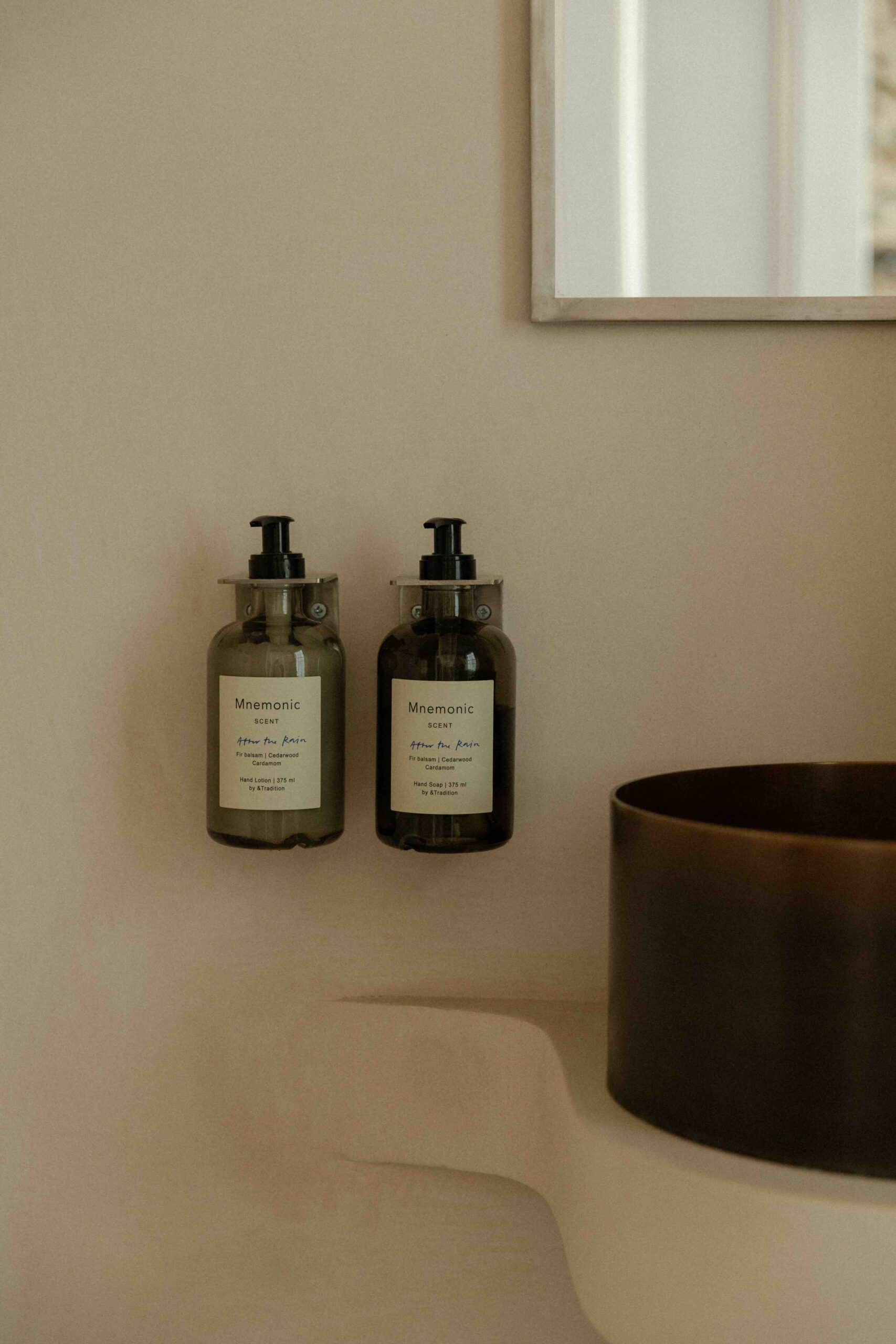 Tactile minimalism: A shower room reimagined