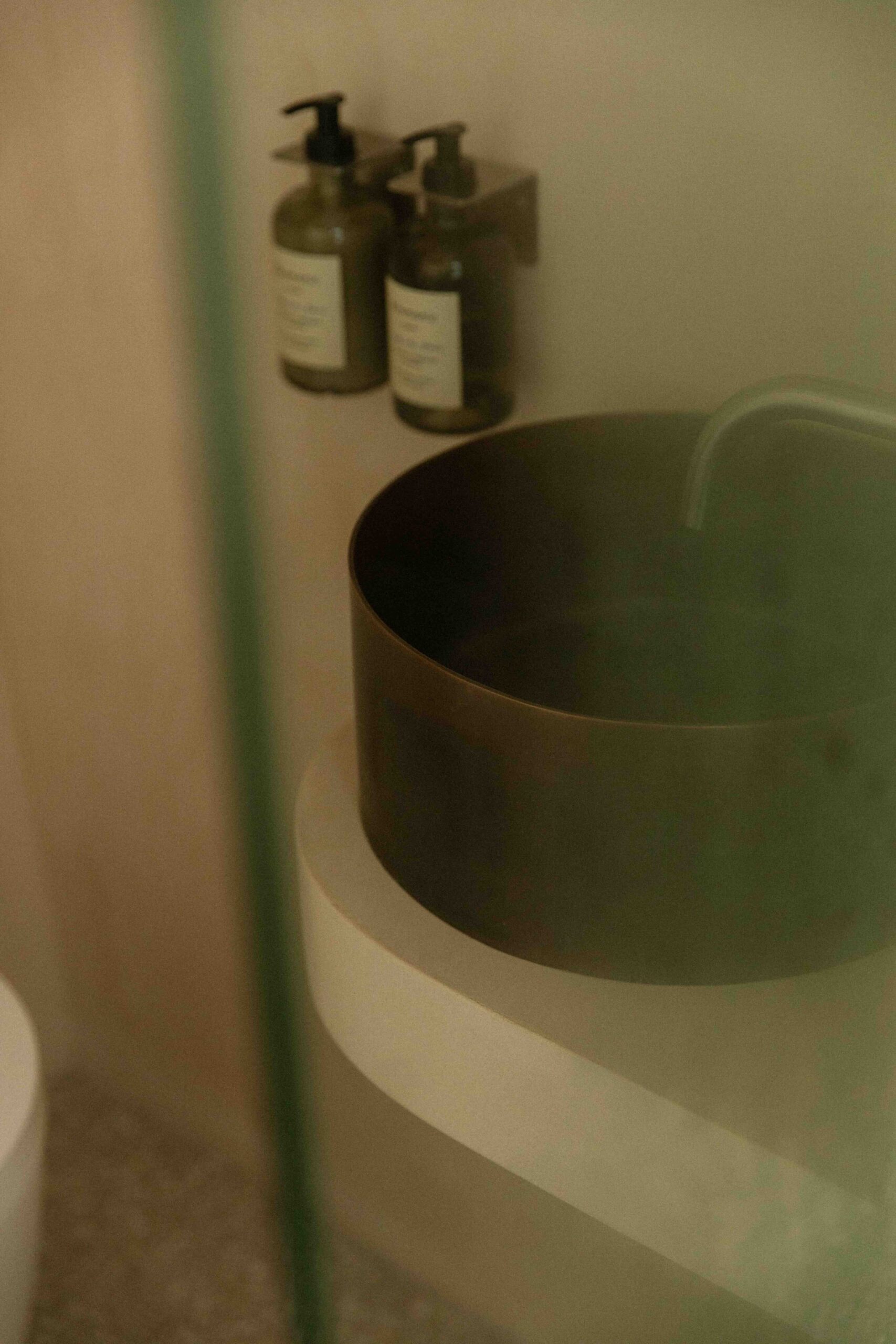 Tactile minimalism: A shower room reimagined
